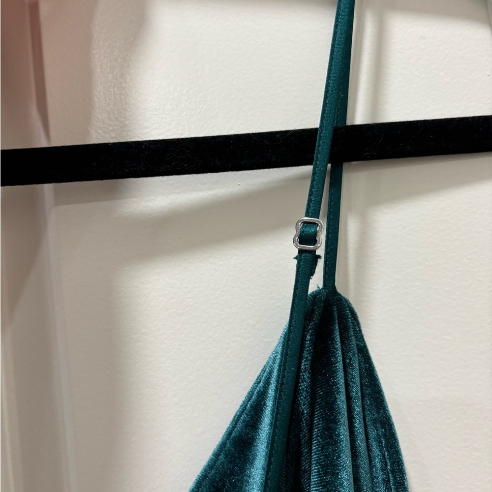 Victoria's Secret Emerald Green Velvet Chemise Adjustable Straps Sz Med - Picture 5 of 7
